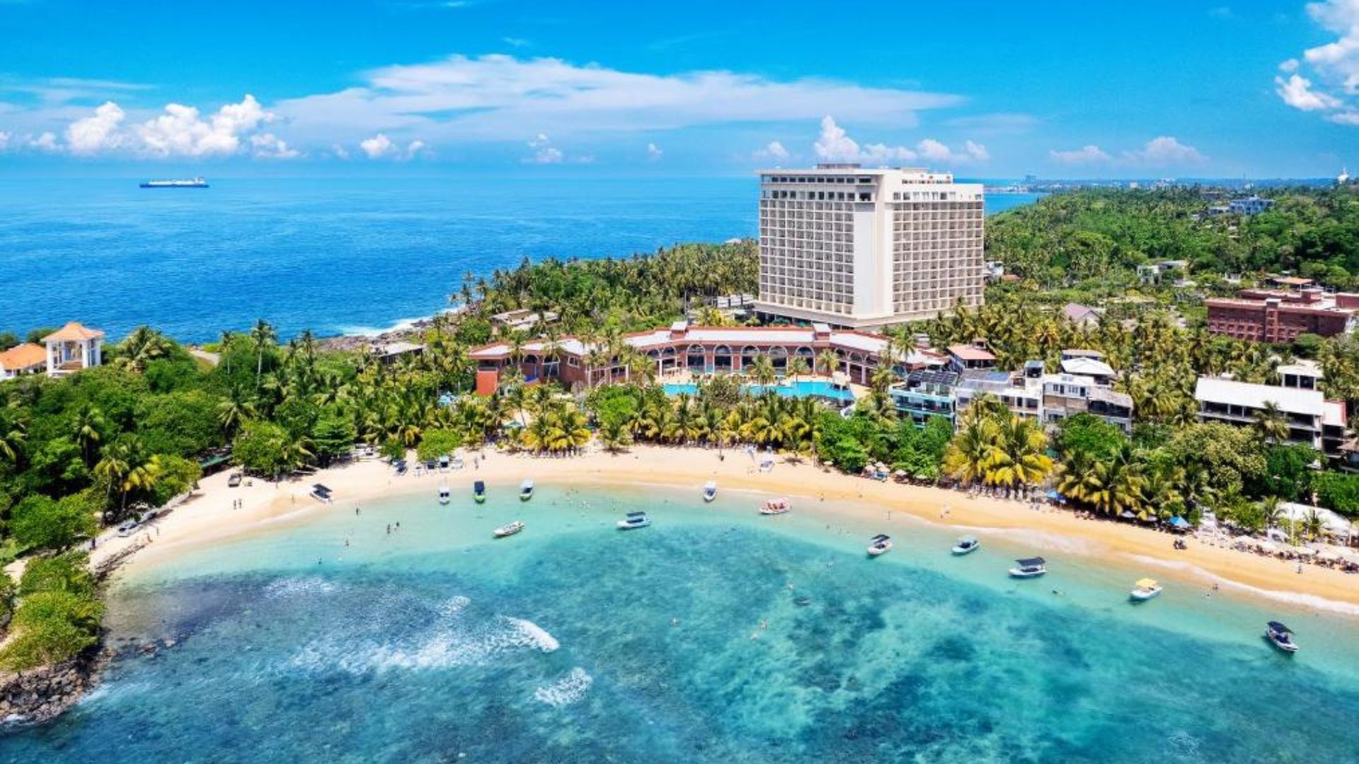 Araliya Beach Resort & Spa